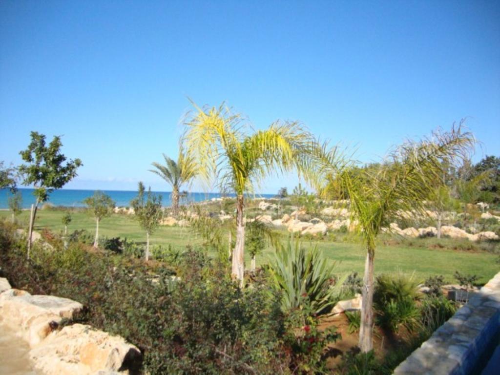 Villa Saraliana Sandy Beach Villas - Heated Pool - Jacuzzi - Private Beach Area Polis Kamer foto