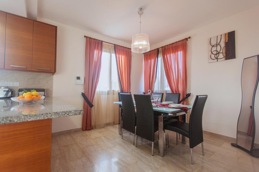 Villa Saraliana Sandy Beach Villas - Heated Pool - Jacuzzi - Private Beach Area Polis Kamer foto