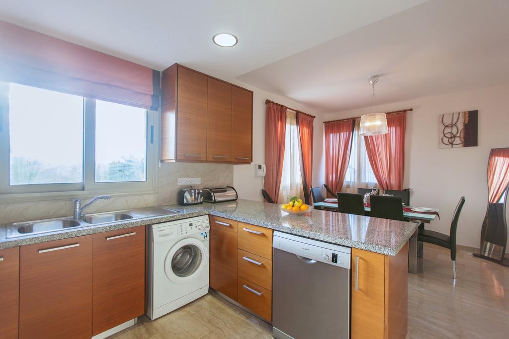 Villa Saraliana Sandy Beach Villas - Heated Pool - Jacuzzi - Private Beach Area Polis Kamer foto