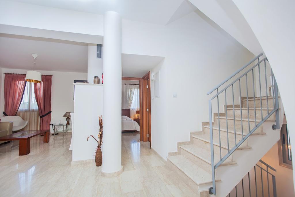 Villa Saraliana Sandy Beach Villas - Heated Pool - Jacuzzi - Private Beach Area Polis Kamer foto